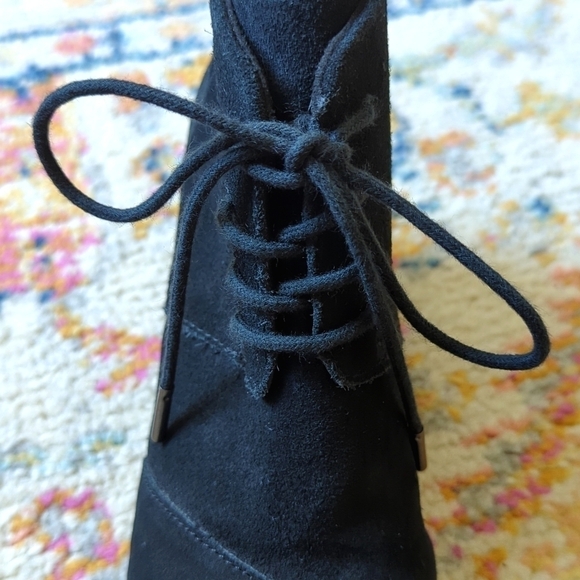 Toms Hyde Classic Suede Lace Up Stacked Wooden Wedge Ankle Booties Black 6 - Picture 9 of 16